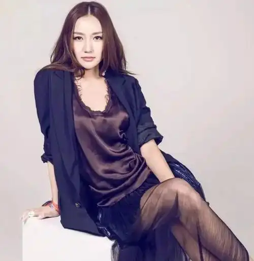 她是张国立唯一女徒弟,嫁大13岁富豪风光无限,如今老公被传快破产了?