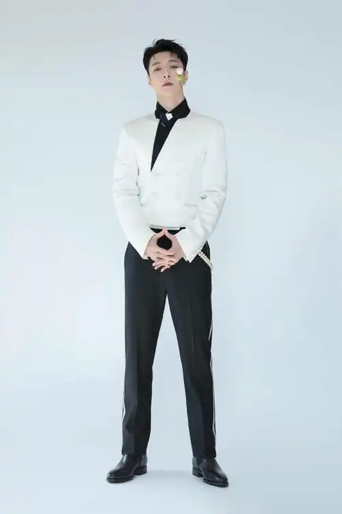 张艺兴荣获"年度最佳音乐制作人" 音乐作品屡获好评