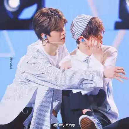 皇权富贵公主抱范丞丞和justin黄明昊真是浓浓的兄弟情啊