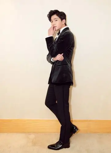 杨洋西装礼服写真图片