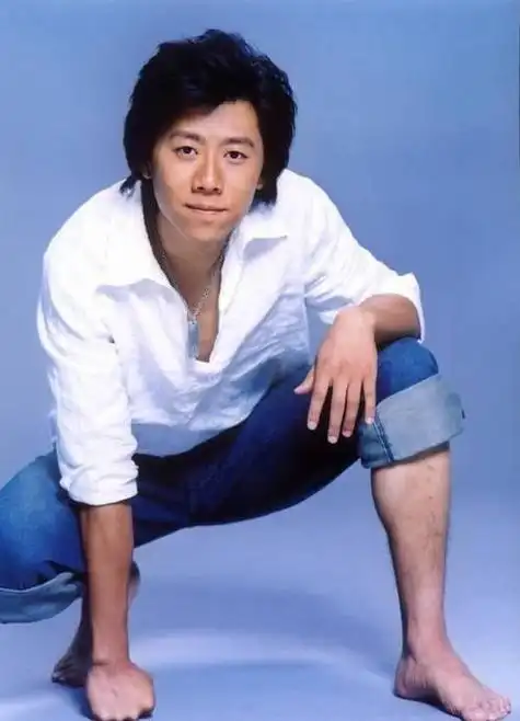 夏雨:结婚不邀请父亲,婚后与母亲明算账,妻子袁泉为他感到心疼