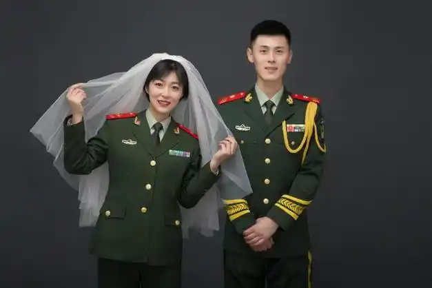 16对军人结婚照太甜了,赶紧点赞吧!