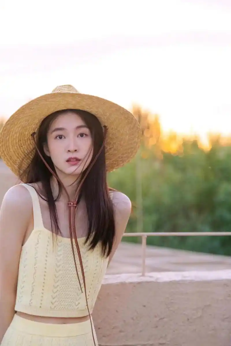 张雪迎,这小虎牙笑起来,还是一如既往的好看 ,漂亮又可爱!