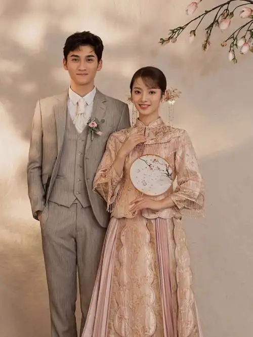 高级光影婚纱照西服搭配秀禾的独特创意