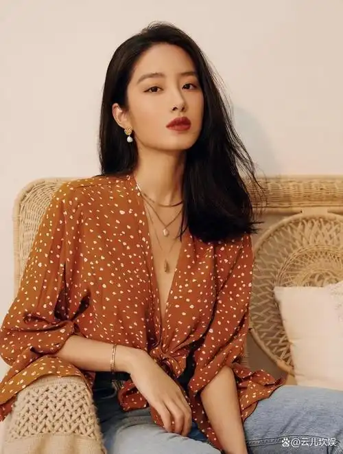 杨采钰:撬走刘亦菲身后的男人,认爱大30岁金主,她究竟想要什么