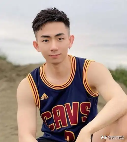 所以,170cm男生别留"锅盖头"发型了,剪这三款发型,显高又帅气!