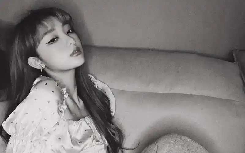 李紫婷黑白性感高清桌面壁纸