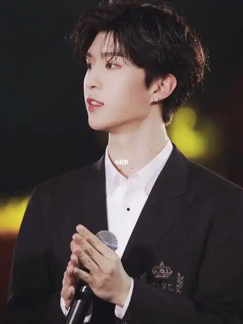 本人自用的范丞丞壁纸09