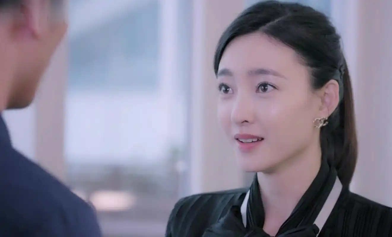 王丽坤《漂洋过海来看你》苏芒截修,独立可爱的职业女性