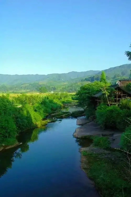 上里古镇位于雅安市雨城区,是四川有名的历史文化古镇.