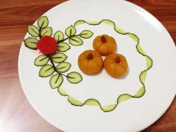 雪中梅a做的简单美丽的盘饰(5)——拼装花的围边与叶子