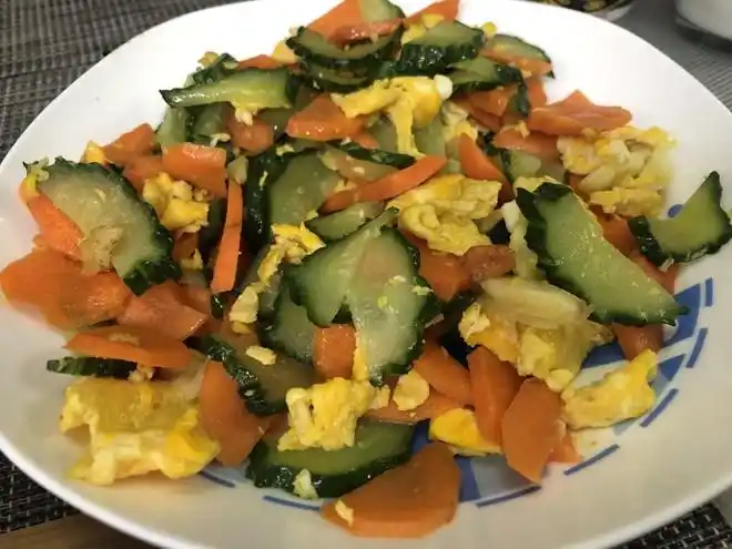 黄瓜胡萝卜炒鸡蛋的做法