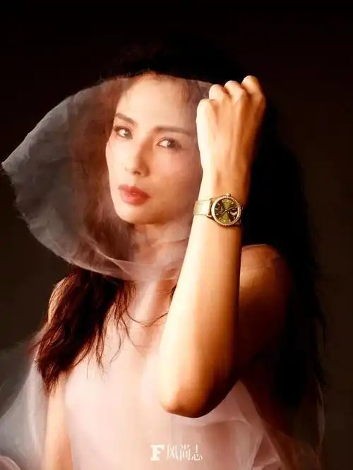 美女演员刘涛今日最新杂志大片出炉啦!涛姐好美啊!