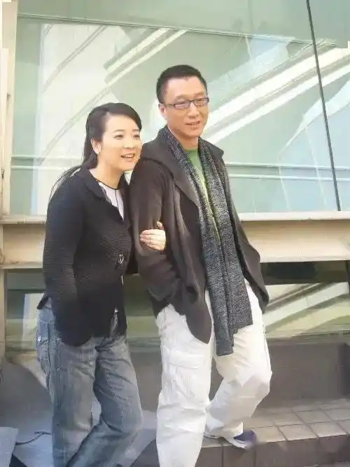 陈小艺屡传绯闻老公刘惠宁却说这辈子无论发生什么我都毫无保留的相信