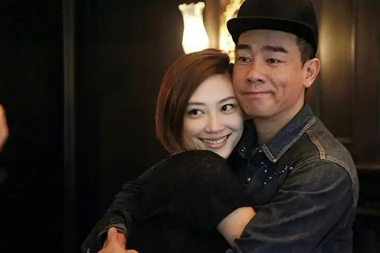 外表看起来凶凶的他其实是宠妻狂魔?这一对的糖也太好嗑了吧.