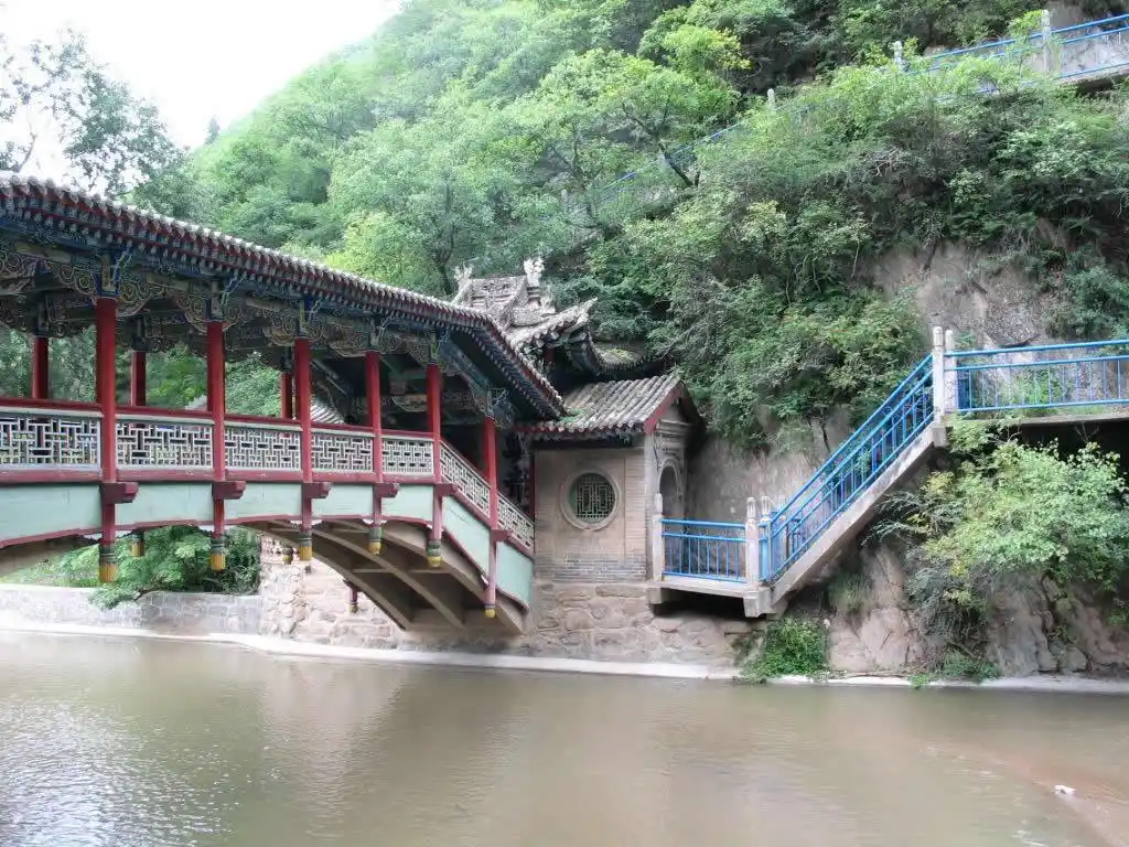 p>五泉山公园位于 a target="_blank" href="/item/甘肃省/684374"