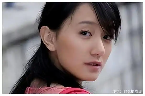 她是黄轩前女友,为救患癌父亲当演员,现在40岁点痣后认不出