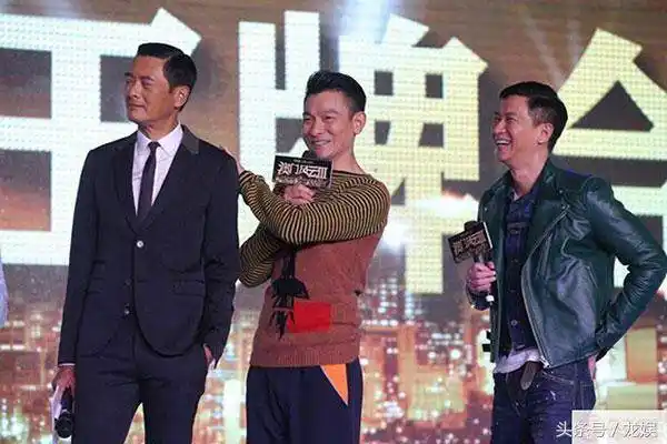 周润发三次下跪郑少秋表感恩,郑少秋到底帮过他什么?