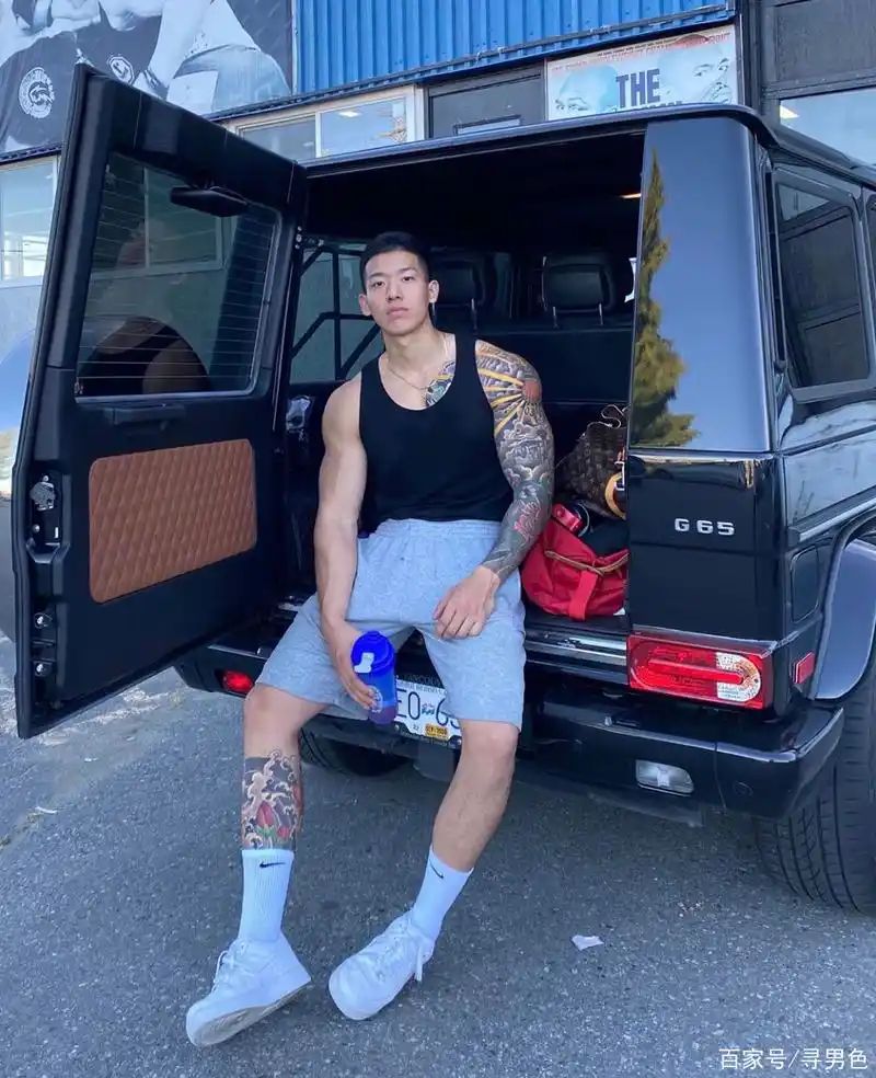 今日男神推荐,花臂体育系男模耿浩伦