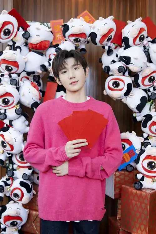 王源在2021牛年春晚