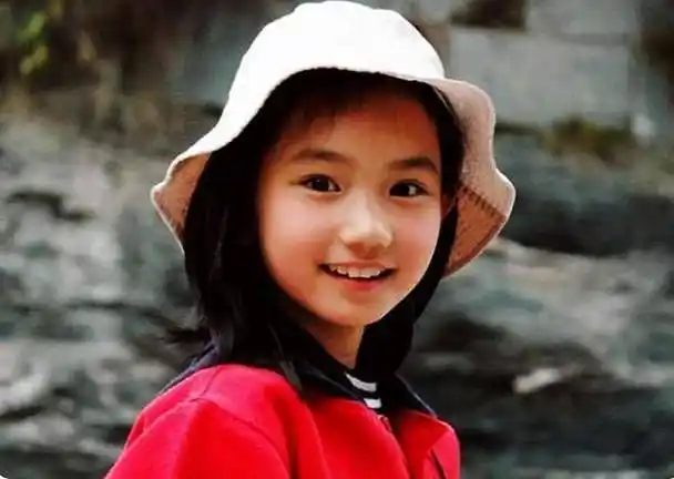 耽误学习,最终以633分考入清华,颜值不比关晓彤差_叶子_小时候_穿着