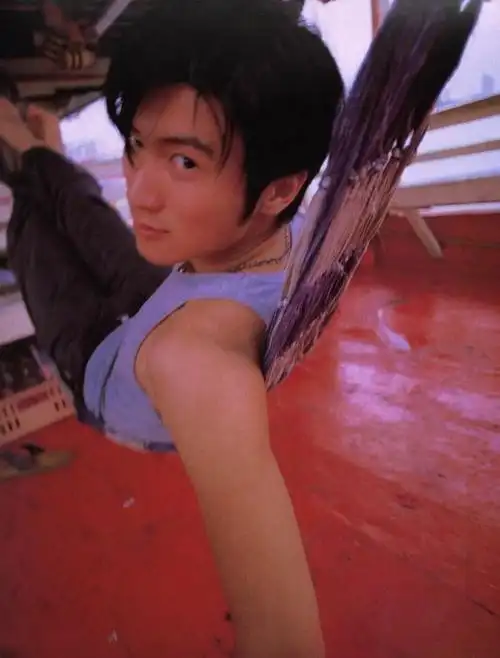 谢霆锋刚出道时期的写真集嫩的滴水