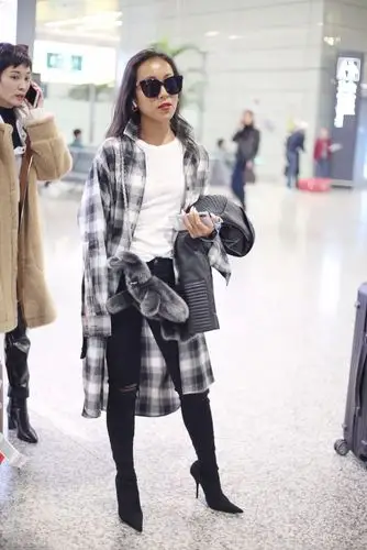 别再露脚踝,温暖的袜靴女明星都在穿!