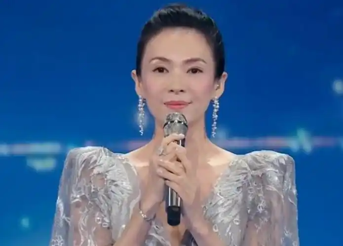 之后,章子怡的舞台,就一直到这次的大湾区晚会了.