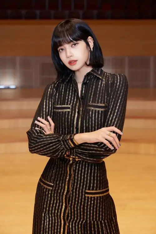 lisa条纹装性感写真图片