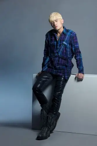 求周杰伦的帅照.要白发的那个系列