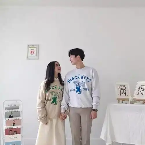这对韩国情侣的穿搭简直是打开了男女朋友共享衣橱的新技能