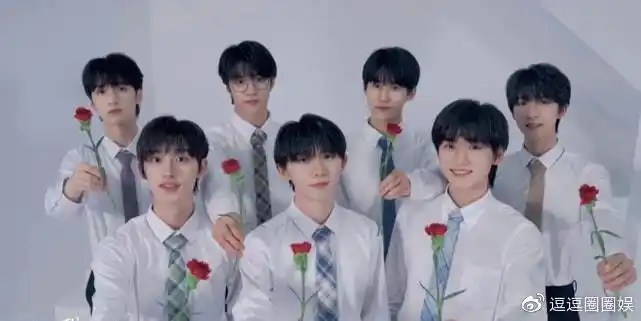 时代少年团为祖国比心7人团有2人偷懒真当网友好糊弄