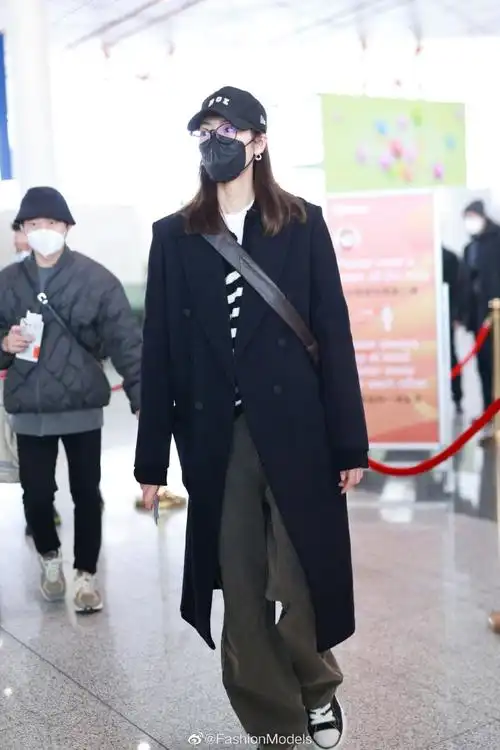 机场真街拍##刘雯