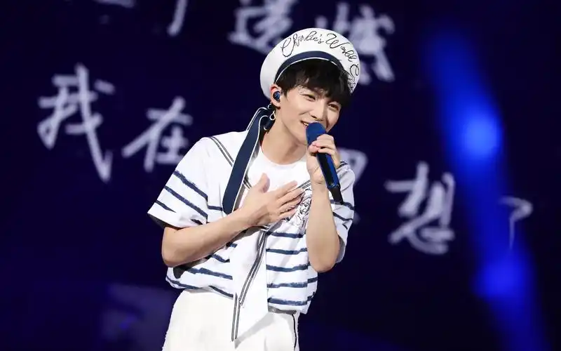 周深20200104演唱会身骑白马thinkofme贝加尔湖畔漂洋过海来看你节目