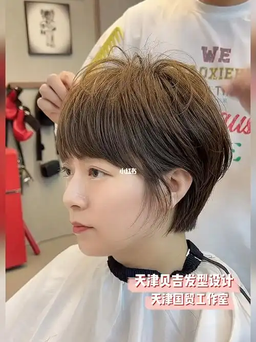 蓬松显瘦女生短发剪完让你瞬间成为女明星