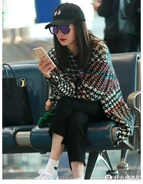 兼具国潮时尚与经典品质杨幂也成回力小白鞋死忠粉