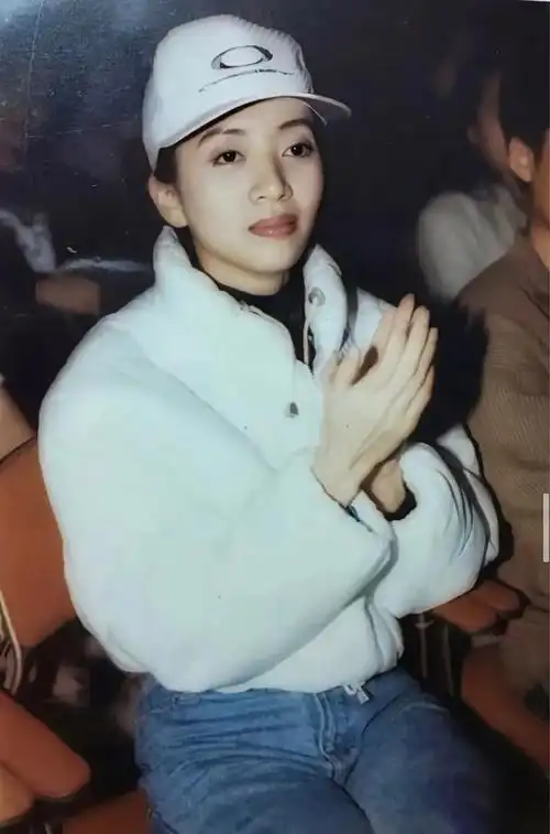 梅艳芳壁纸,她不仅是香港的女儿,更是华语乐坛的瑰宝