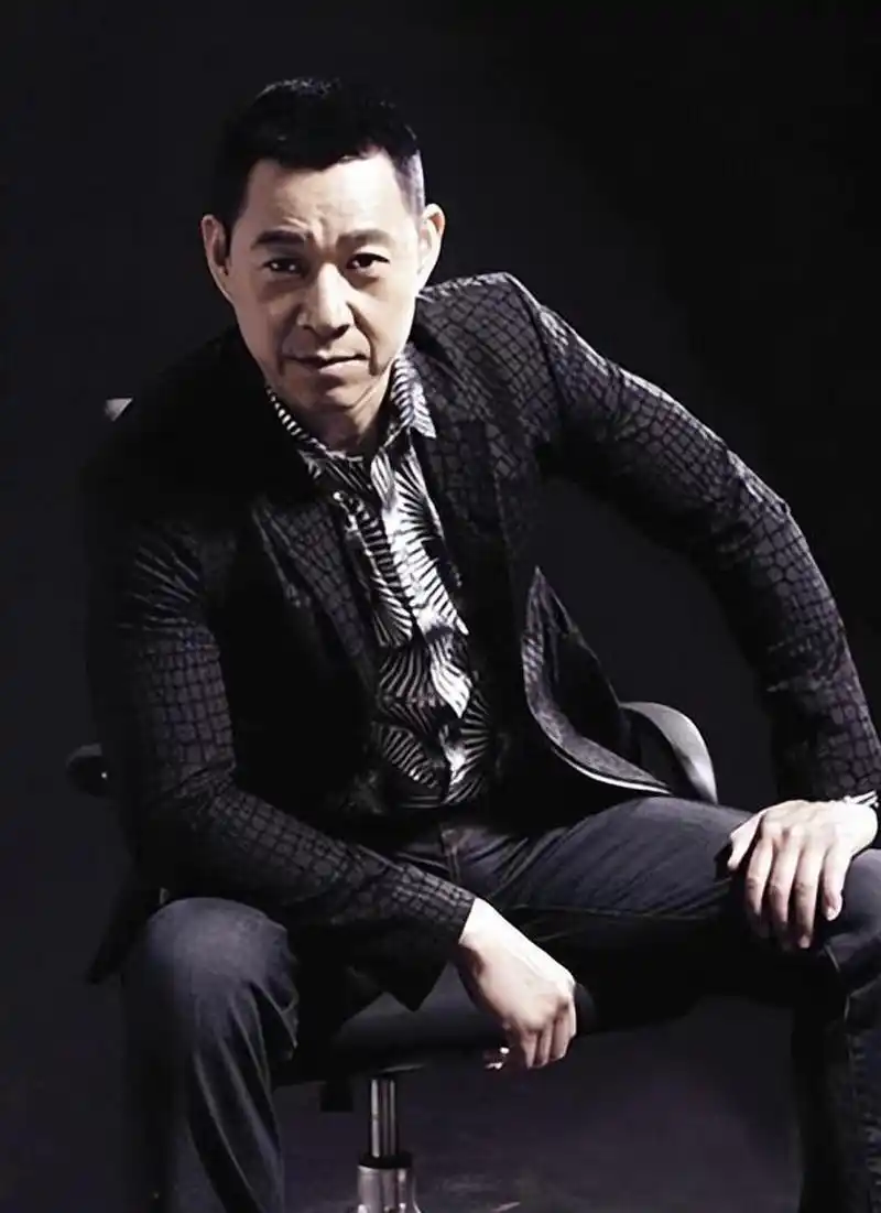 演员张丰毅出生于北京,毕业于北京电影学院,是中国国家话剧院的一员.