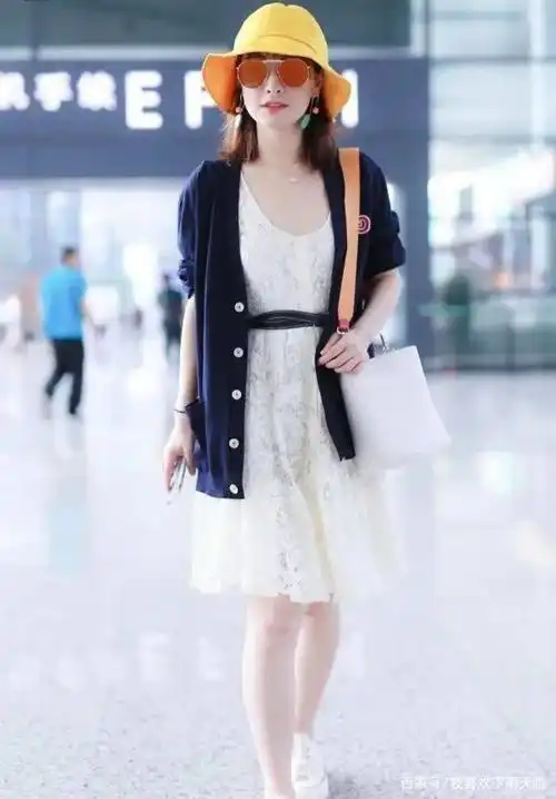 吴昕的o型腿太接地气了,小腿也胖了点,但手臂纤细实在!