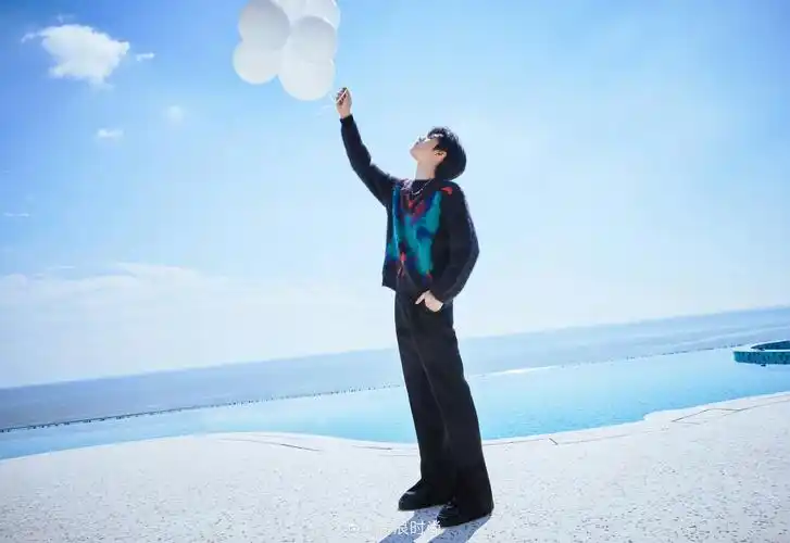 刘耀文初秋晴空大片_高清图集_新浪网