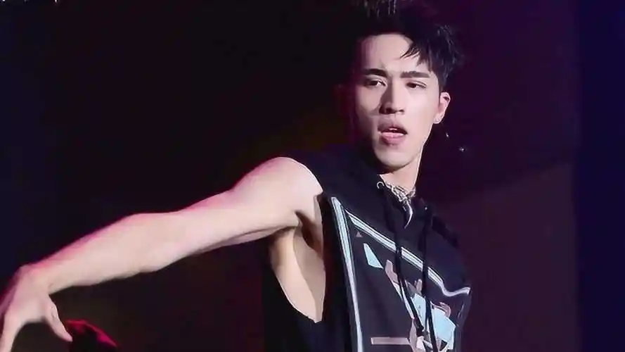 许魏洲韩国演唱会现场,娱乐圈全能型选手!肌肉太惹眼了!