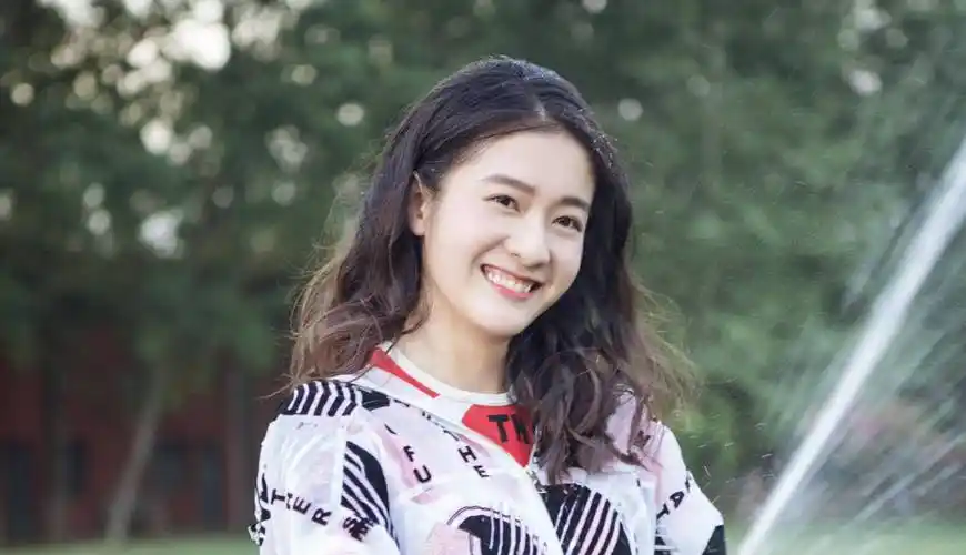 张雪迎姐姐怼粉丝,粉丝发长文控诉张雪迎一家白眼狼,唬粉丝_网友_团队