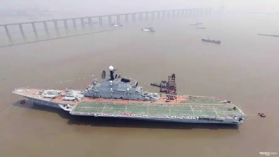 明斯克航空母舰锚缆铺设