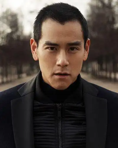 苦于发型一成不变? 学学阳光型男彭于晏