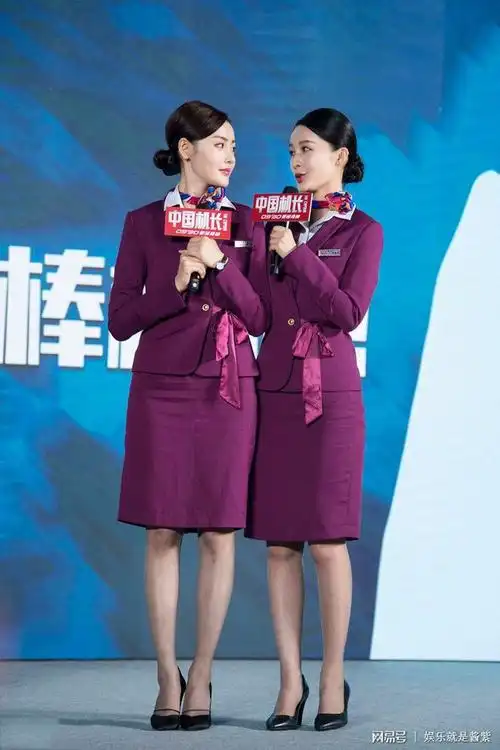 张天爱与李沁同造型比美身高差一厘米小腿却比李沁的还长