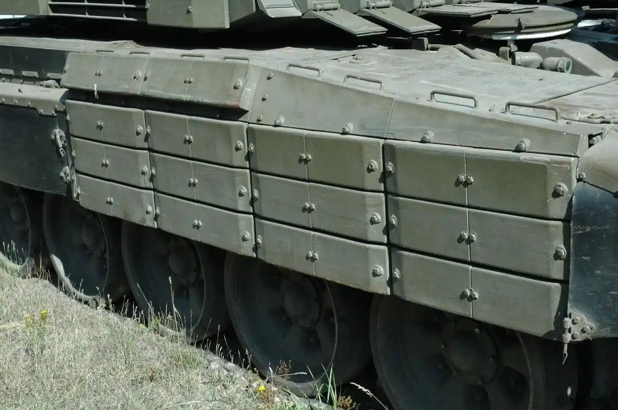 t-72m2改进型坦克亮相 升级之后依然弱点多多