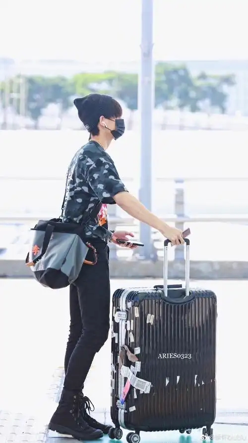 寻人启事 姚琛琛,男,21岁,身高1. 来自季怀biubiu - 微博