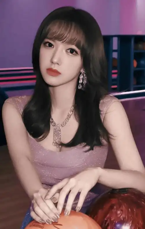 原创人间芭比程潇上围丰满傲人被称奶潇已活成一个笑话