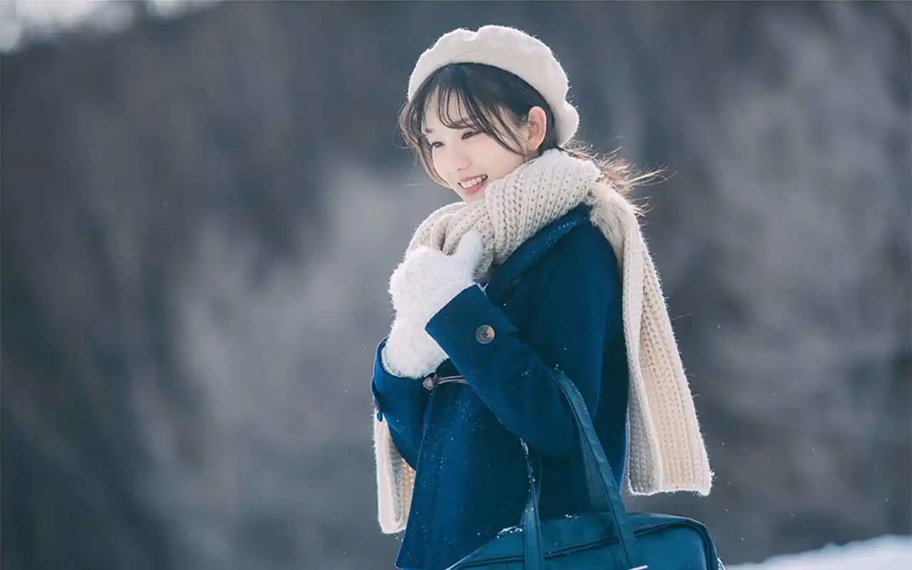 清纯日系美女冬日高清桌面壁纸
