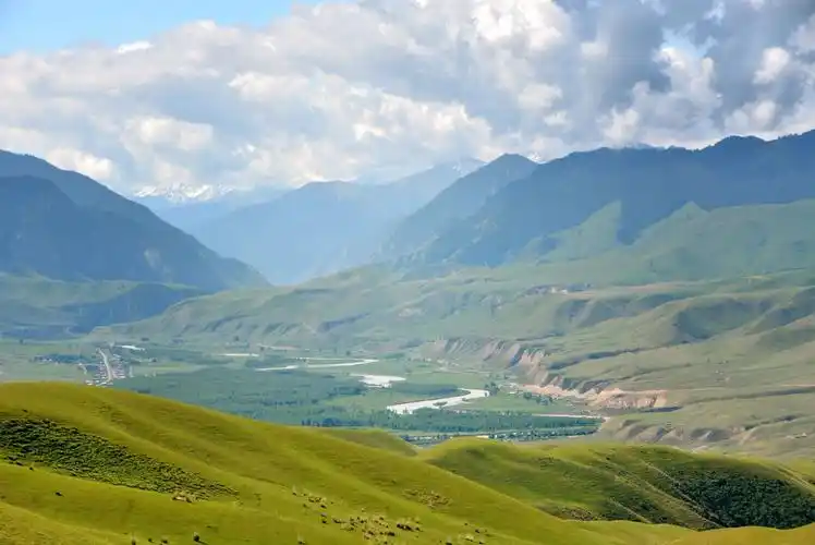 天山山地草甸草原最典型的代表,喀拉峻.